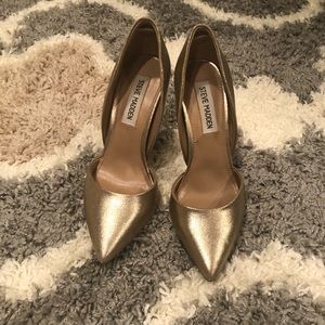 Steve Madden Varcityy Pump 6.5 Gold